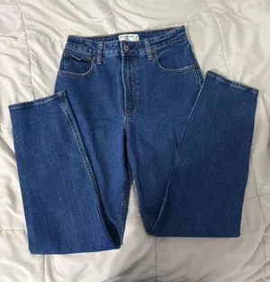 The Mom High-Rise Abercrombie Curve Love Jeans thumbnail 1