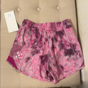 Lululemon SeaWheeze Hotty Hot High-Rise Lined Short 4" thumbnail 11
