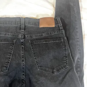 Madewell 9” High Rise‎ Skinny Distressed Knees Womens Size 25 Faded Black Jeans thumbnail 11