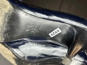 Tory Burch Navy Patent Leather Heels With Gold Logo Accents Size 7.5 thumbnail 2