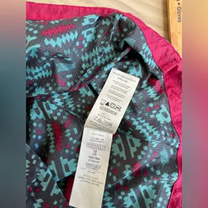 Patagonia Women's Blue and Red Patterned Ski Jacket thumbnail 11