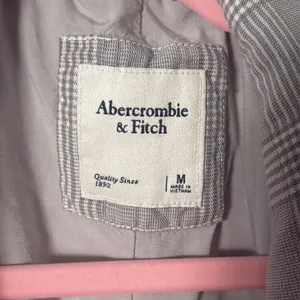 Abercrombie & Fitch Gray Checkered Blazer medium thumbnail 2