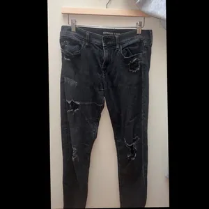 Black Distressed High Wasted Jeans thumbnail 3
