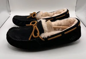 UGG Womens Dakota Slipper Black Suede Size 7 excellent condition thumbnail 1