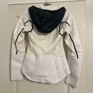 Lululemon Run‎ Bundle Up Zip Jacket Cream White Black Lace Retro Luxchange Y2K thumbnail 4