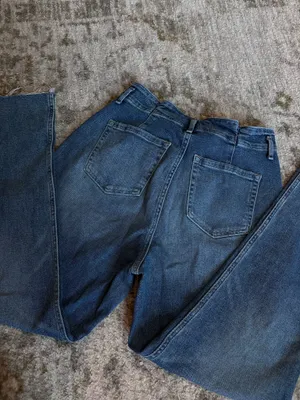 Hollister Curvy Ultra High Rise Mom Jeans thumbnail 6