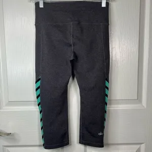 ALO Yoga Gray Capri Cropped Leggings Teal Black Stripe Sz S thumbnail 4