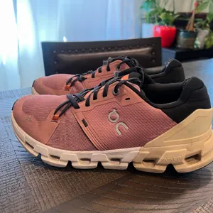 On cloud cloud flyer running shoes mauve pink 9 women thumbnail 3