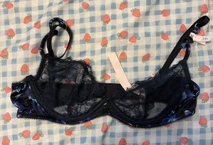 Victoria's Secret Bra thumbnail 1