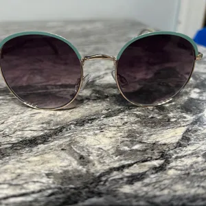 Chic Green and Gold Sunglasses thumbnail 3