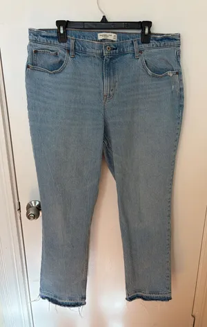 Abercrombie Curve Love The 90s Straight Mid rise jeans size 33 regular light wash thumbnail 1