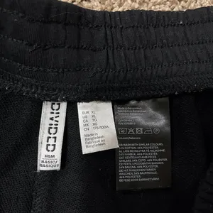 Ladies H&M black cotton shorts sz XL thumbnail 2