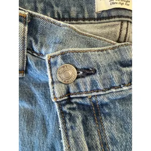 Abercrombie & Fitch 90s Straight Ultra High Rise Jeans Light Wash 30 crossover thumbnail 4