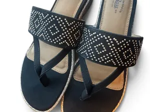 Bass Tanya Black Studded Toe-Post Slide Sandals thumbnail 4