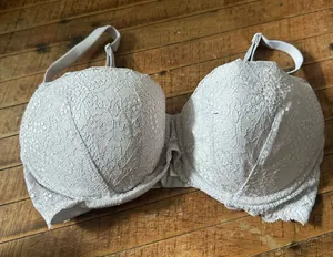 Victoria’s Secret lace date night push-up 32DDD bra thumbnail 1