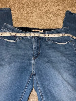 525 Levi’s Women's Medium Blue Straight-Leg Jeans thumbnail 5