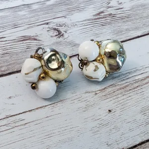 Vintage Clip On Earrings - Off White & Gold Tone 7/8" thumbnail 3
