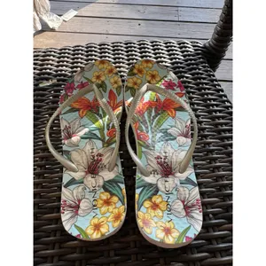 Vionic Flip Flops Womens Beach Noosa Blue Tropical Floral Silver Sandals Size 8 thumbnail 5