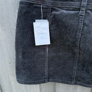 NWT Forever 21 Corduroy Mini Skirt in Black Sz L thumbnail 4