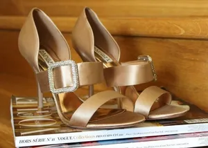 Badgley Mischka Rare Kiara‎ Golden Satin Bridal Wedding Shoes Leather Sole 8.5M thumbnail 1