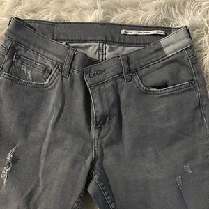 Gray Distressed Women Jeans thumbnail 3