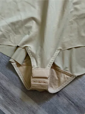 SPANX ASSETS Nude Shapewear Bodysuit Molded Cups Convertible Straps XL thumbnail 3