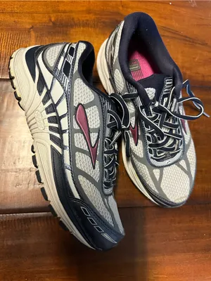 Brooks Dyad Women's Athletic Running Shoes — Gray with Pink Accent thumbnail 1