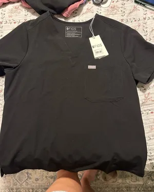 FIGS Catarina Scrub Top One-Pocket thumbnail 1