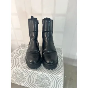 A New Day Black Faux Leather Chunky Platform Laura Gore Chelsea Boot Size 11 thumbnail 5