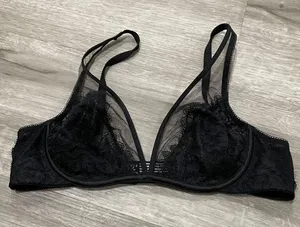 Black Lace Bra. Size 32 C thumbnail 1