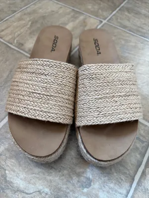 Women’s Size 8 Soda Sandals thumbnail 2