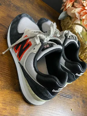 New Balance 574 Classic Gray Black Red Boys Size 2 thumbnail 4