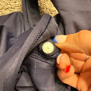 Lululemon Racerback Tank Top Womens 4 Navy Blue Excellent Built-in Bra Mesh Back thumbnail 3