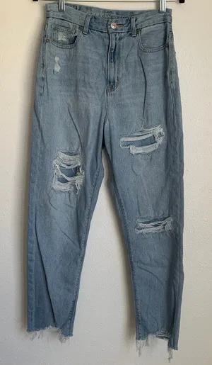 5/$25 American Eagle Distressed Raw Hem Straight Jeans Light Wash‎ thumbnail 1