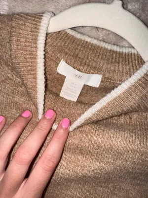 H&M Sweater thumbnail 2
