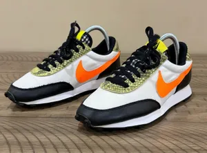 Woman Size 8 Nike Shoe thumbnail 1