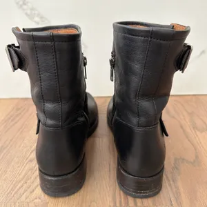 Frye Vicky Engineer Short Buckle Motorcycle Boot in Black Leather Size 9.5B thumbnail 3