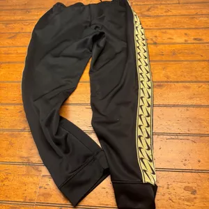 Nike Sportswear Women Black Gold Logo Tape‎ Track Pants Joggers AR4912-010 L thumbnail 7