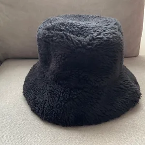 Alo Yoga Foxy Sherpa Bucket Hat Black S/M thumbnail 3
