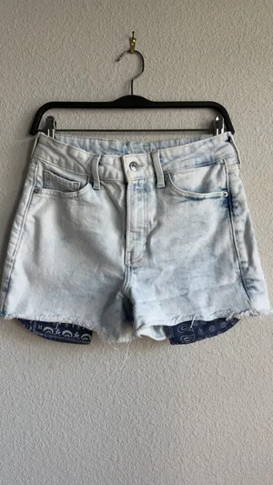 Old Navy Bandana Detail Denim Shorts Size 6 thumbnail 2