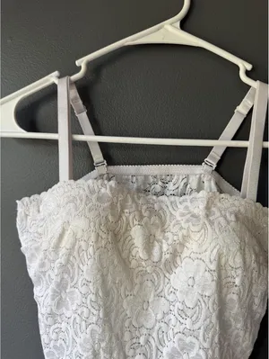 White Floral Lace Camisole Top with Adjustable Straps Size Medium thumbnail 2