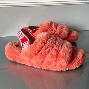 UGG Fluff Yeah Slide Slippers Coral Pink Shearling Platform Sandals Women’s Size 7 thumbnail 2