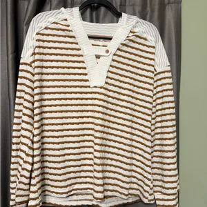 NWT Striped V-Neck Women's Hooded Long Sleeve Top thumbnail 2