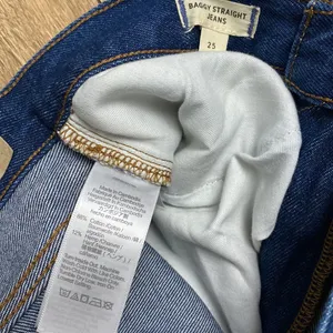 Madewell NWT Baggy Straight Jeans in Dark Worn Indigo Wash thumbnail 8
