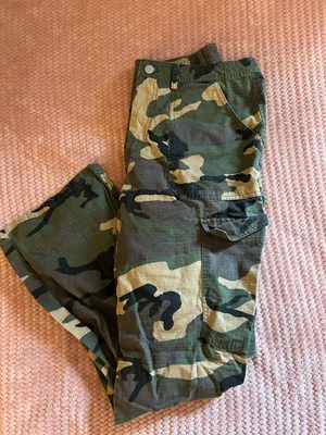 Windsor Camo Cargo Pants thumbnail 1