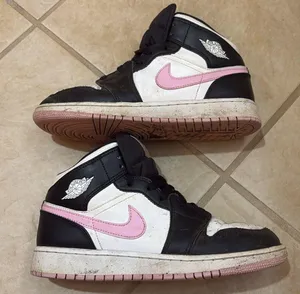 Nike Air Jordan 1 Mid thumbnail 1