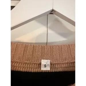 Amazon crewneck tan and black striped sweater size small thumbnail 3