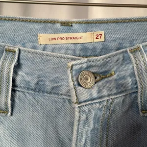 Levi’s Low‎ Pro Straight Jeans in Light Wash Size 27 thumbnail 7