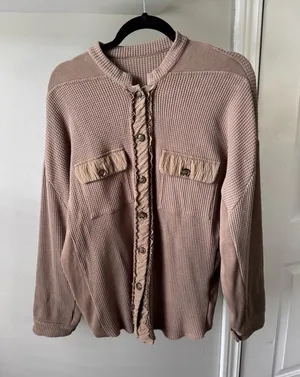 Amazon Button-Up thumbnail 1