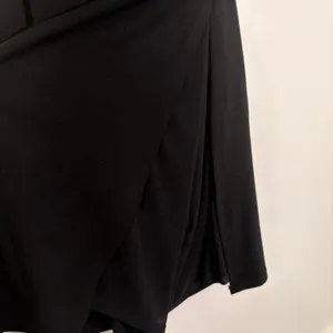 By Anthropologie Black Side Ruched Maxi Skirt Sz M thumbnail 3